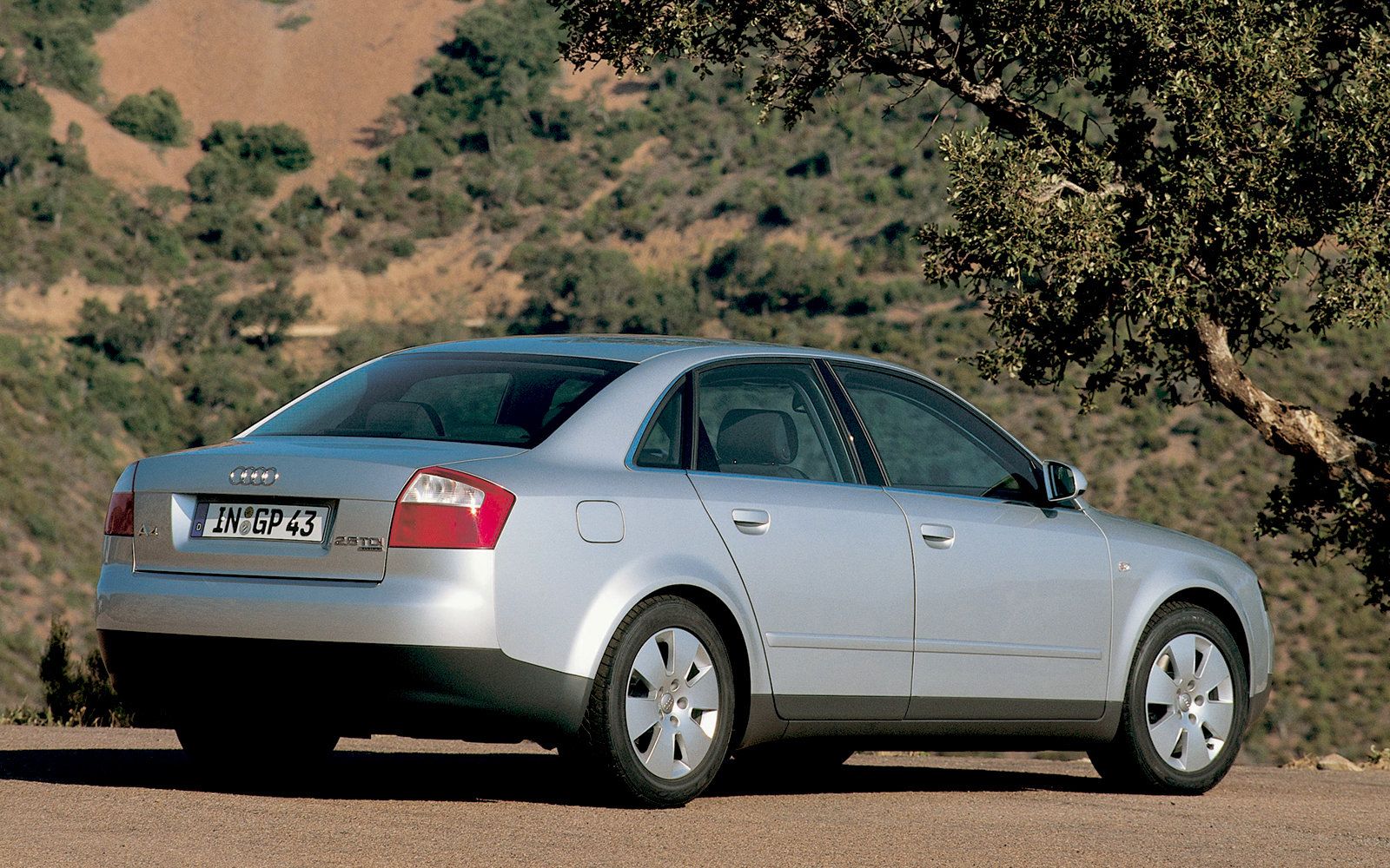 Audi-A4-2000-1600-0c.jpg